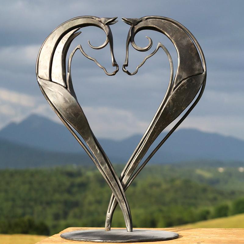 Handcrafted Metal Horse Sculpture for Garden Decoration