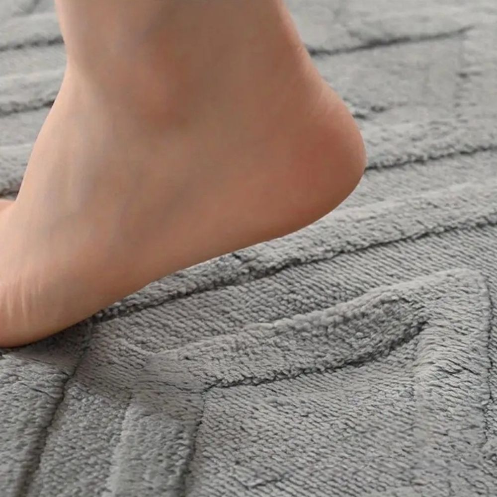Ultra-Soft Diamond Jacquard Bath Mat