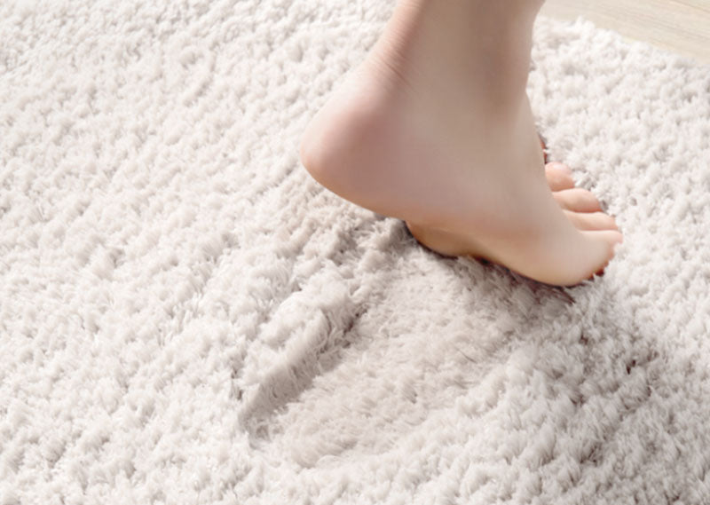 Plush White Bathroom Mat with Non-Slip Backing