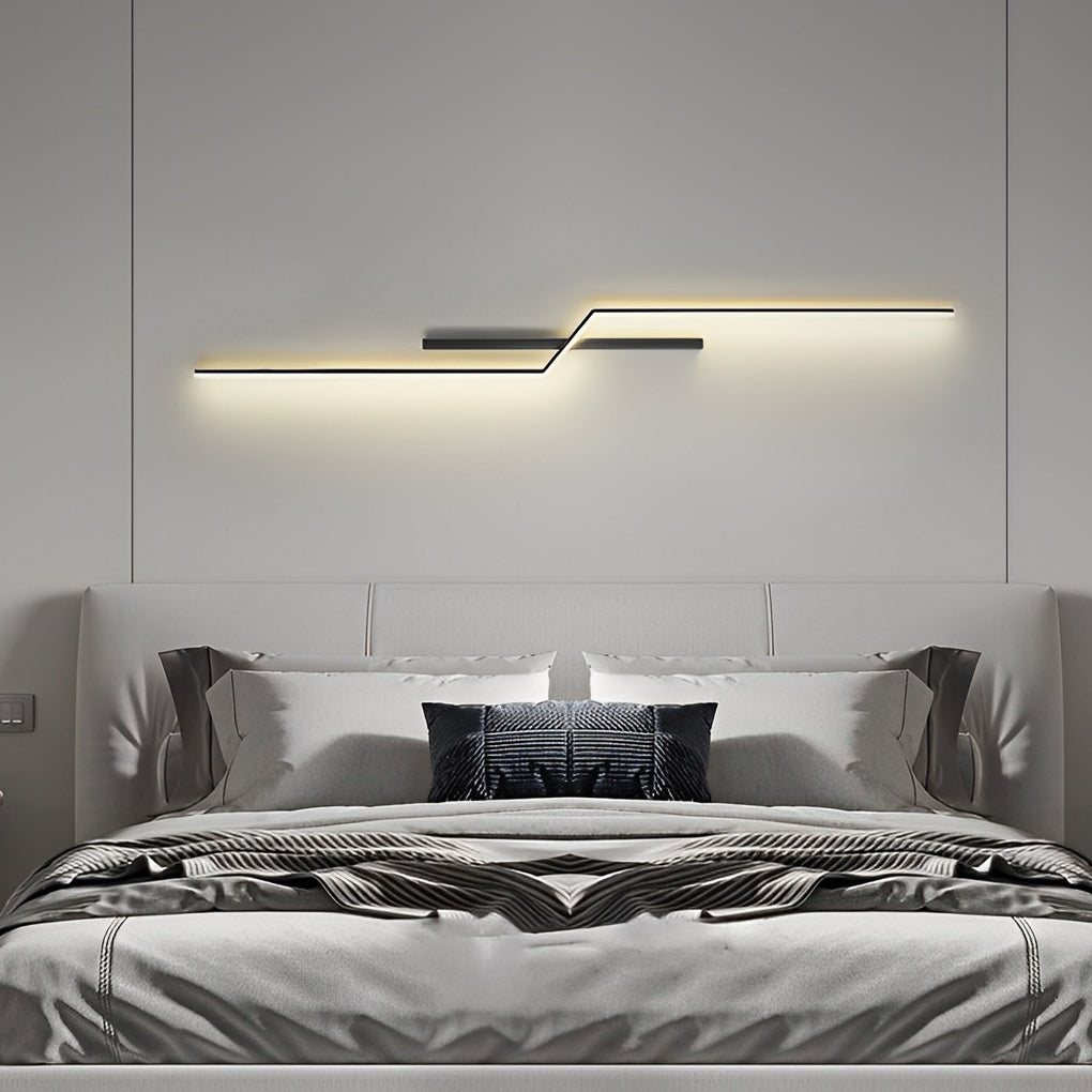 Modern Minimalist LED Wall Lamp in Black and Gold