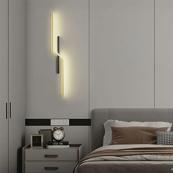 Modern Minimalist LED Wall Lamp in Black and Gold