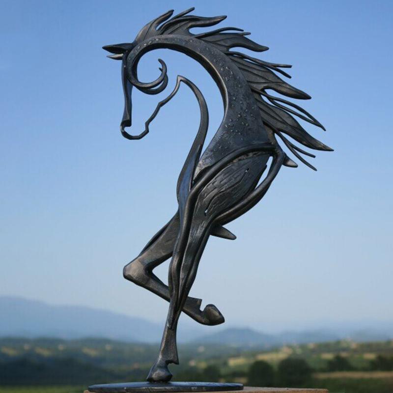 Handcrafted Metal Horse Sculpture for Garden Decoration