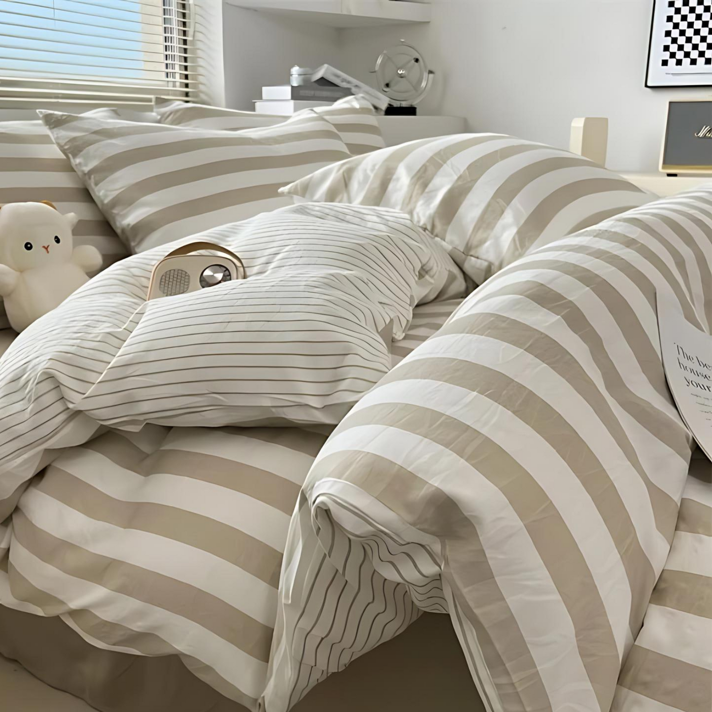 Classic Striped 4-Piece Bedding Set with Duvet Cover and Pillowcases