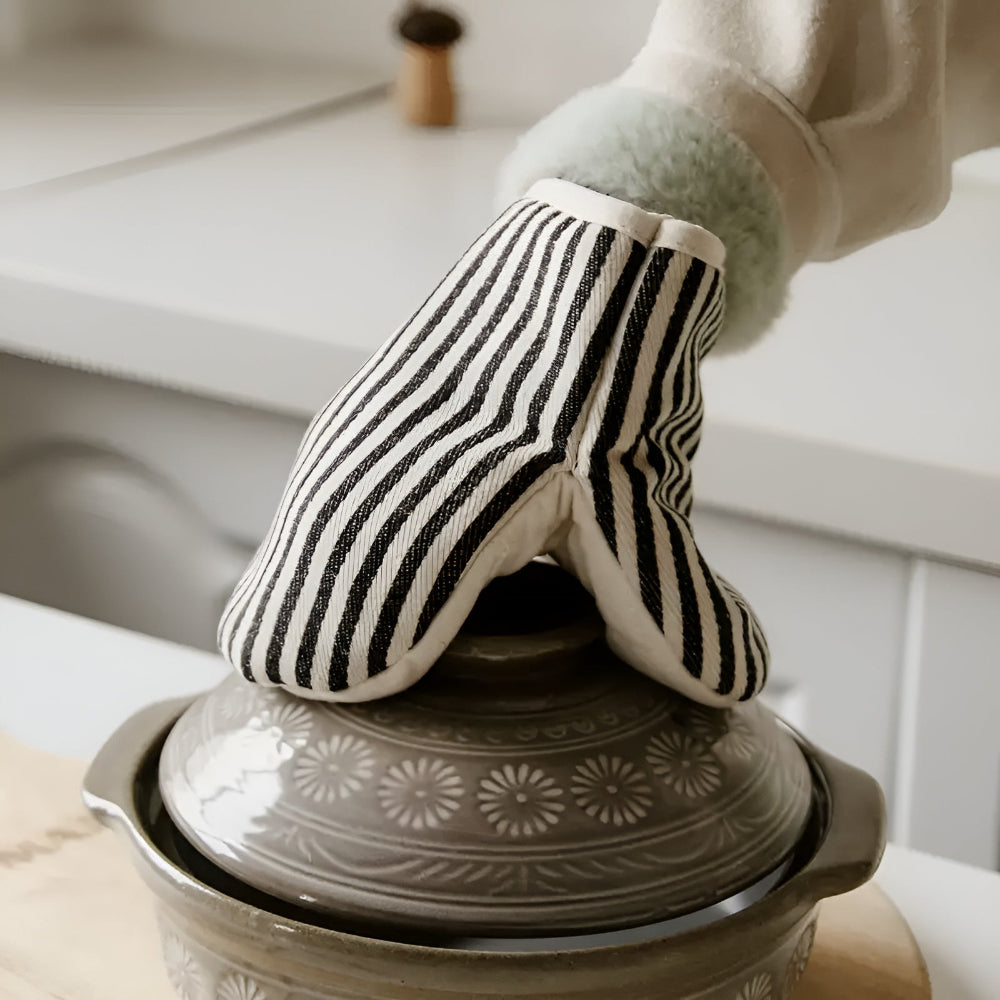 Striped Heat-Resistant Kitchen Mitts with Microfiber Cover
