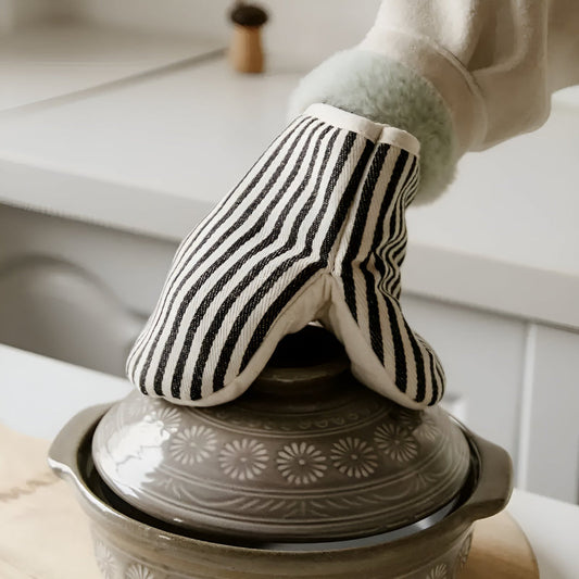 Striped Heat-Resistant Kitchen Mitts with Microfiber Cover
