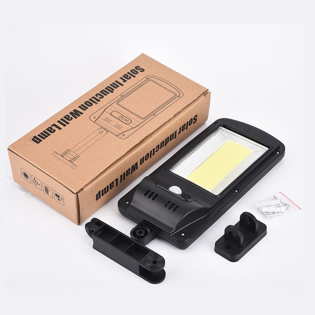 Solar-Powered Street Light with 4000 Lumens