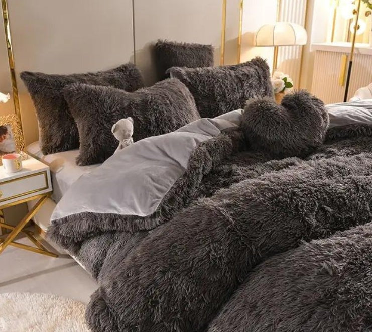 Luxury Plush Duvet Cover with Zipper Closure and Corner Straps