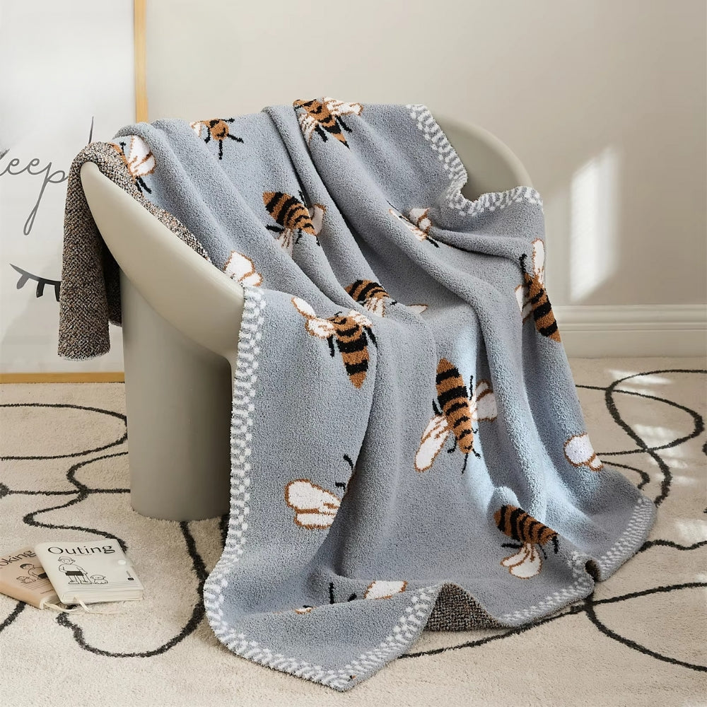 Cozy Bee Pattern Microfiber Throw Blanket