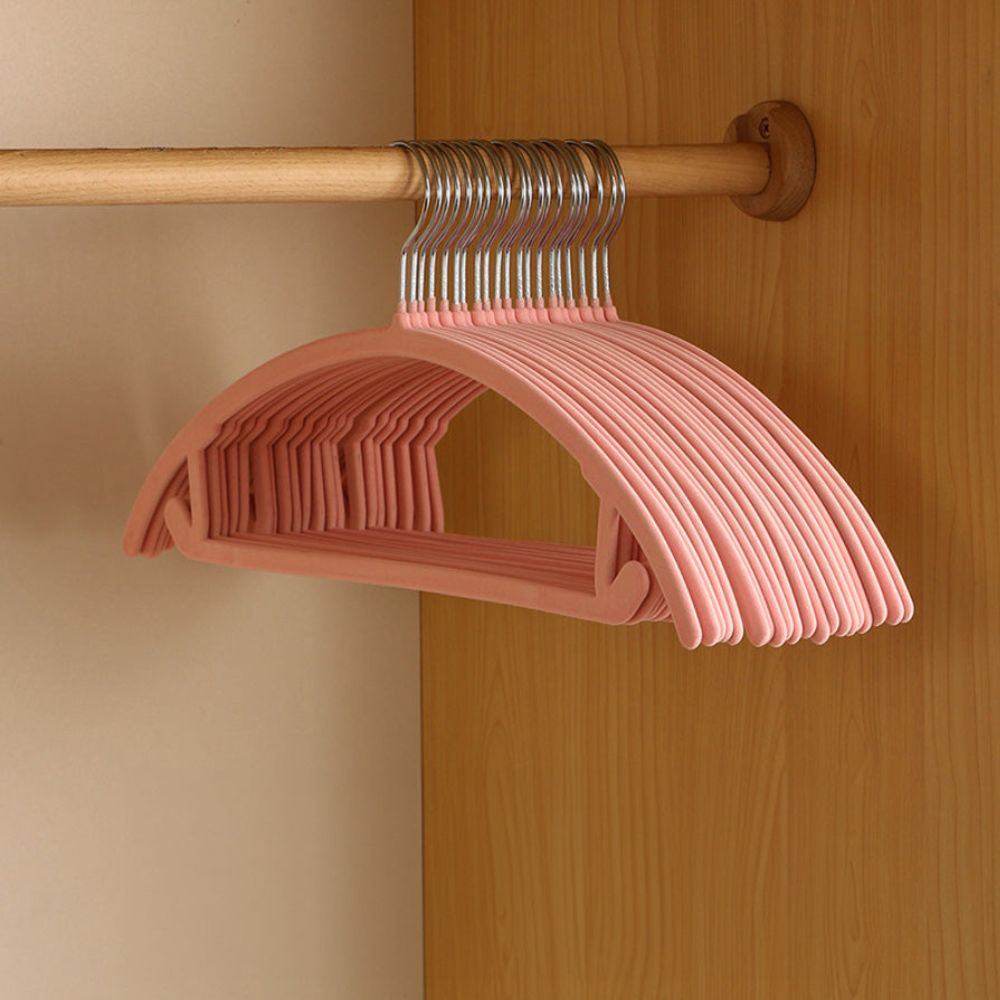 Non-Slip Velvet Curve Hangers for Wrinkle-Free Clothing