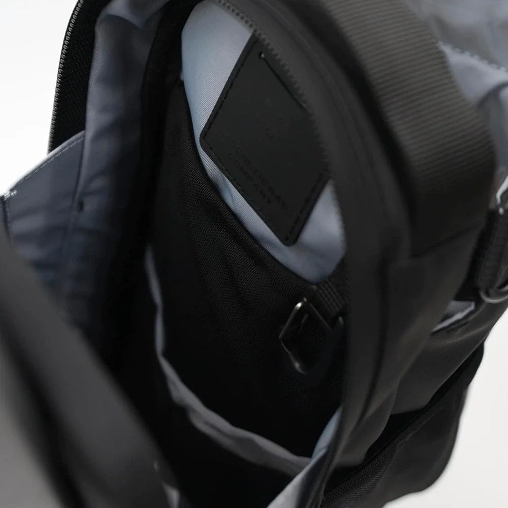 Magnetic Multi-Way Water Bottle Bag for Fitness