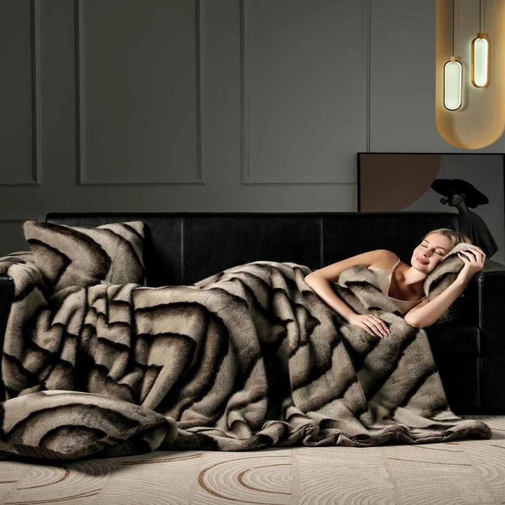Luxurious Ruched Faux Rabbit Fur Throw Blanket