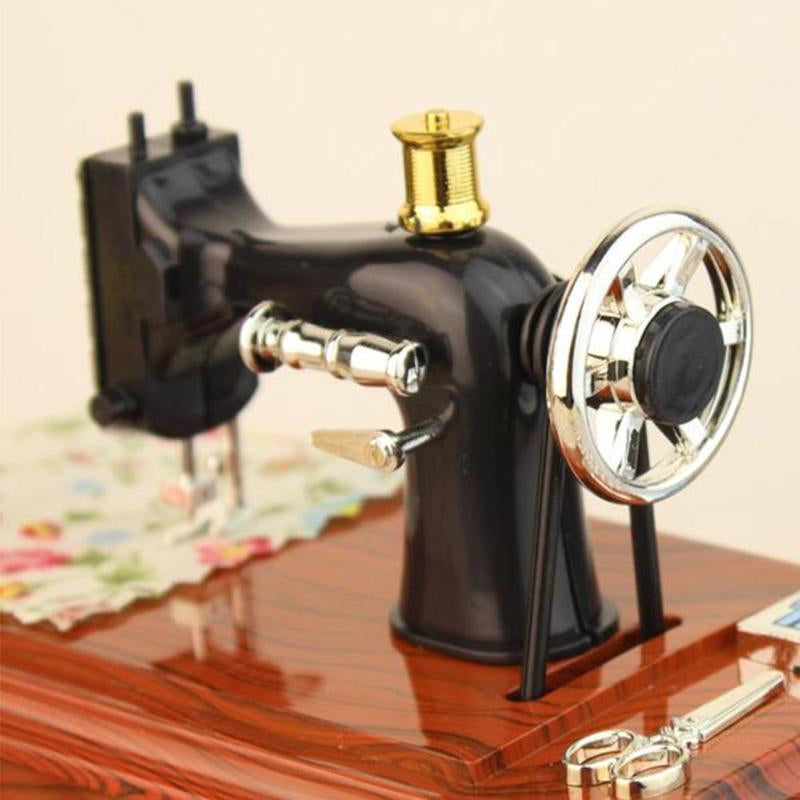 Mini Retro Sewing Machine Decoration