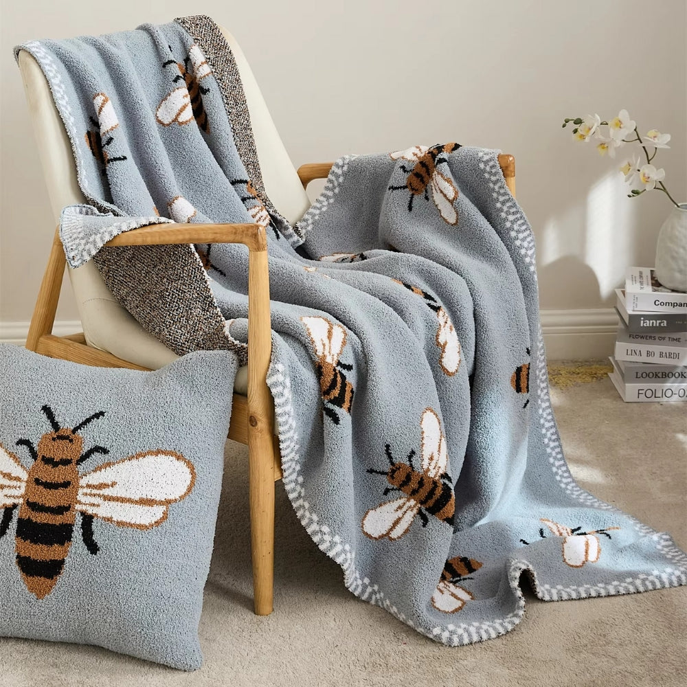 Cozy Bee Pattern Microfiber Throw Blanket