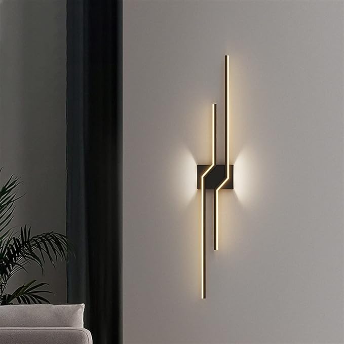 Modern Minimalist LED Wall Lamp in Black and Gold