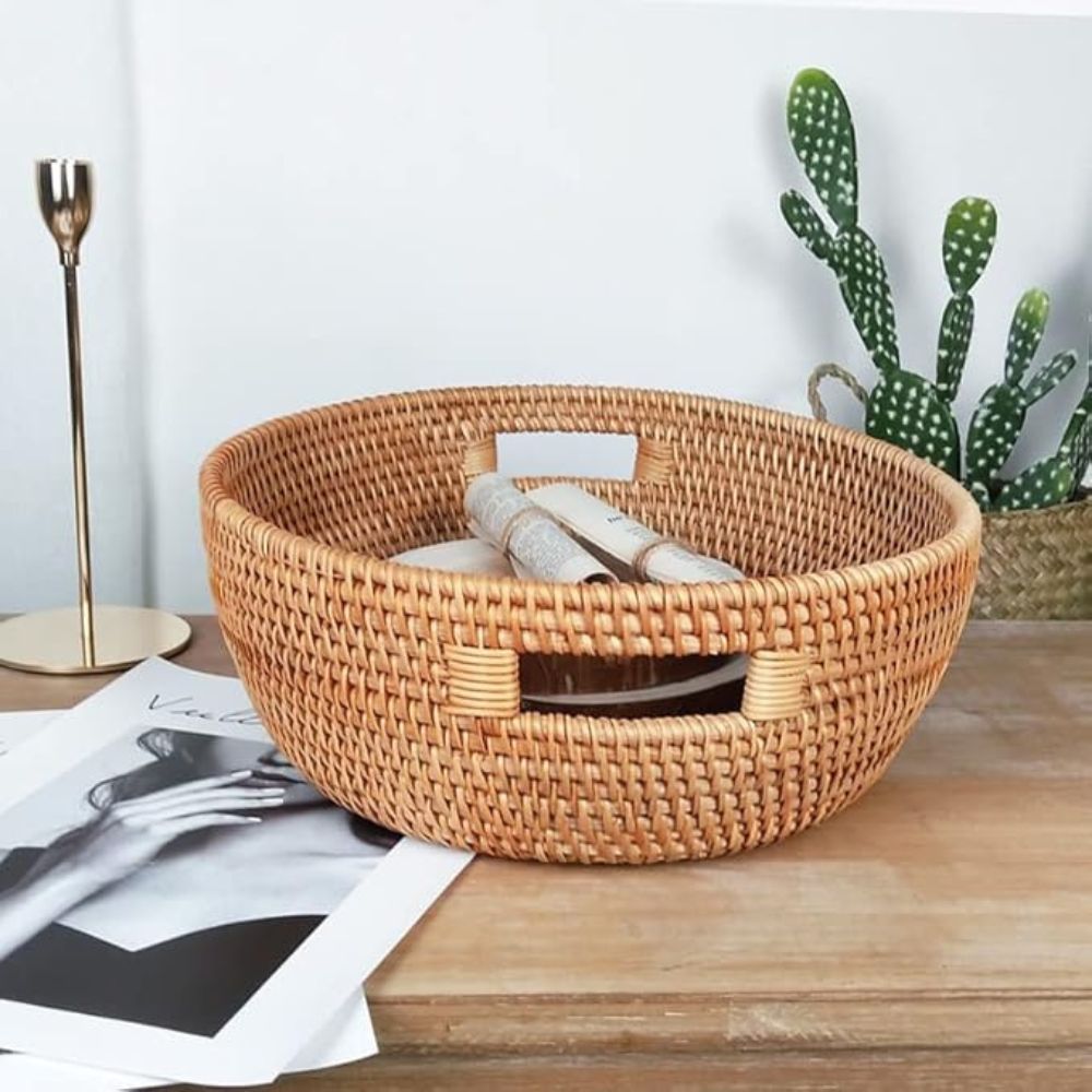 Handwoven Rattan Oval Tray for Organizing Fruits and Snacks