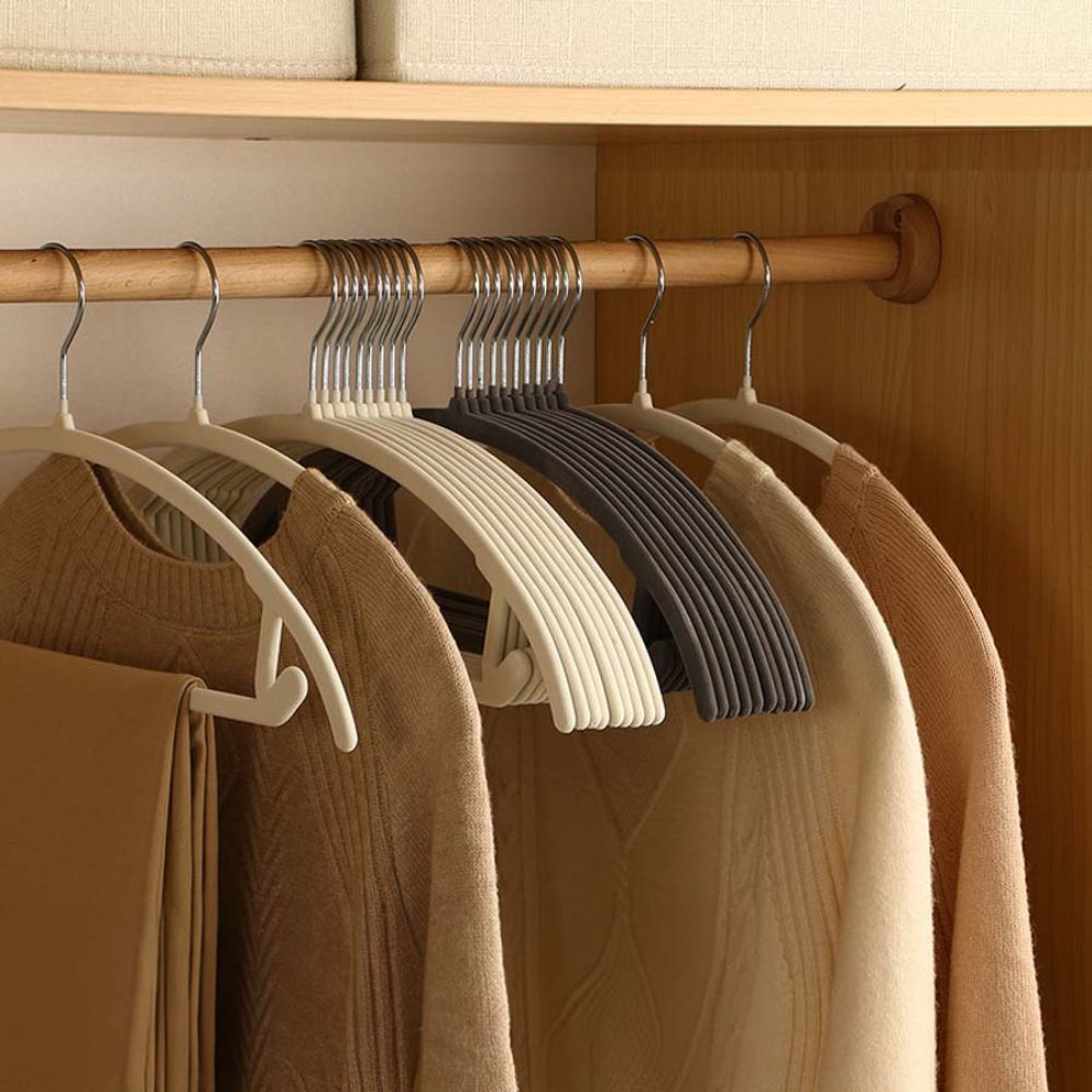 Non-Slip Velvet Curve Hangers for Wrinkle-Free Clothing