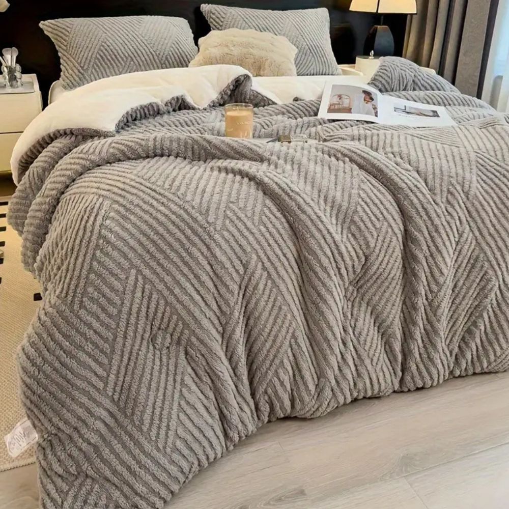 Chevron Plush Microfiber Blanket for Ultimate Comfort