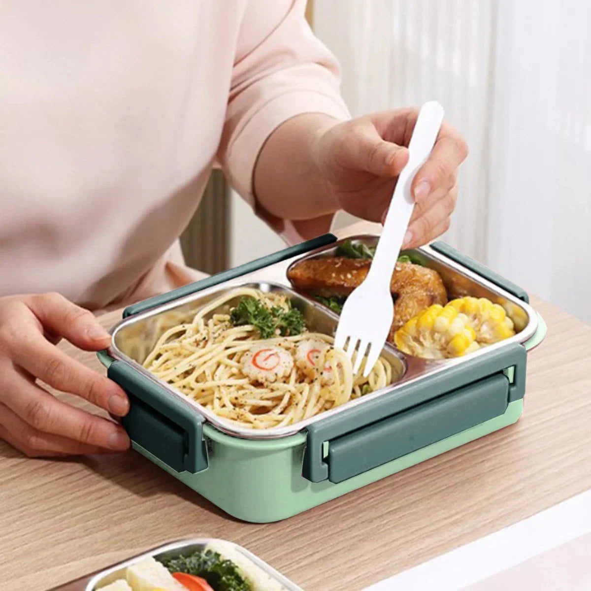 Insulated Portable Heating Container for Warm Meals