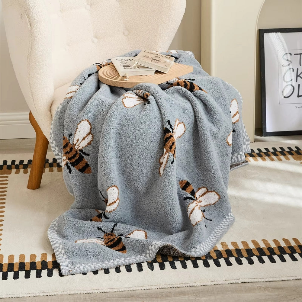 Cozy Bee Pattern Microfiber Throw Blanket