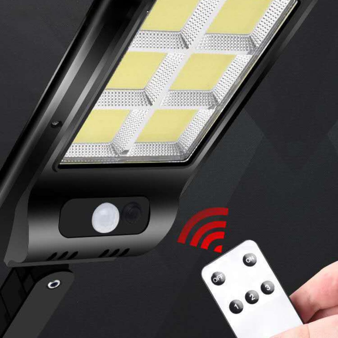 Solar-Powered Street Light with 4000 Lumens