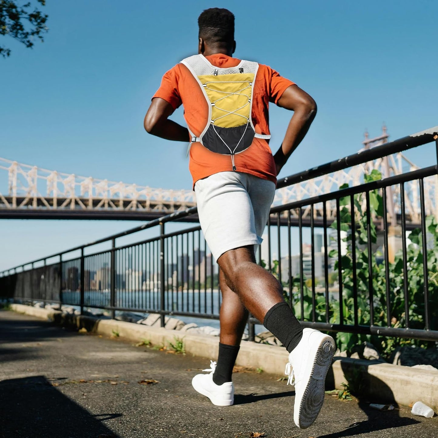 Ultra-Light Hydration Running Vest with 2L Bladder