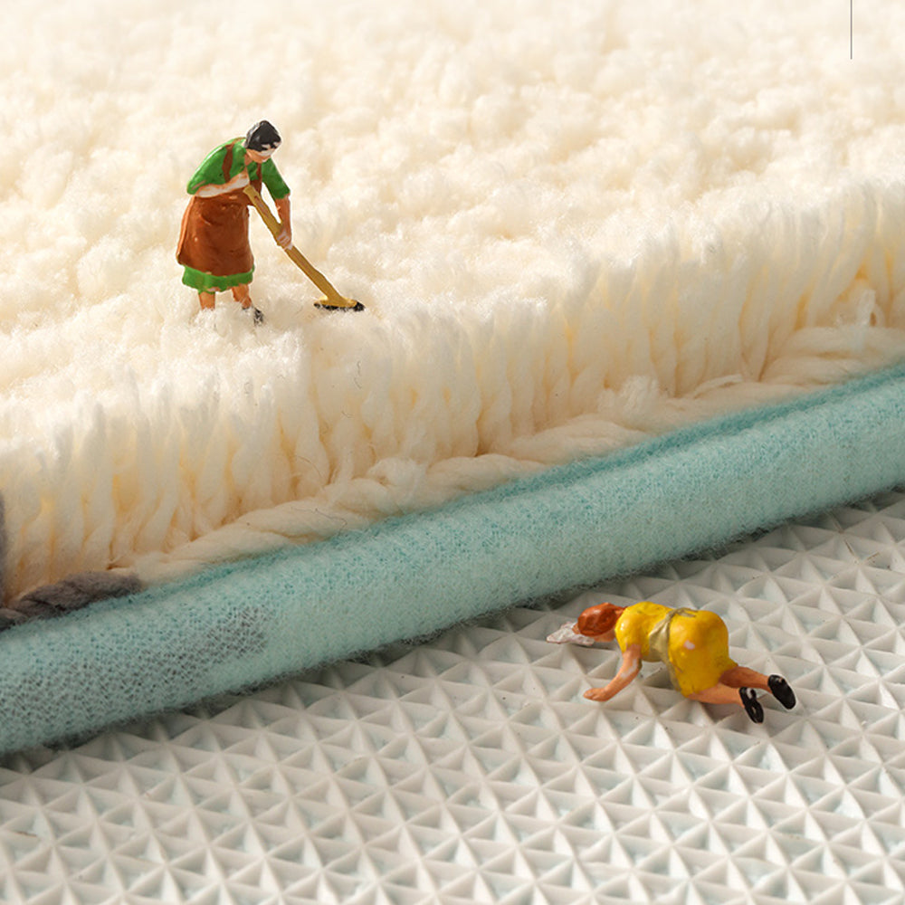 Plush White Bathroom Mat with Non-Slip Backing