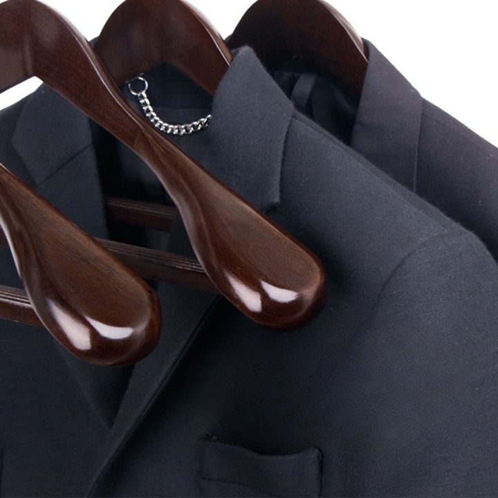 Wooden Clothes Hangers with Curved Shoulders for Garment Shape Maintenance