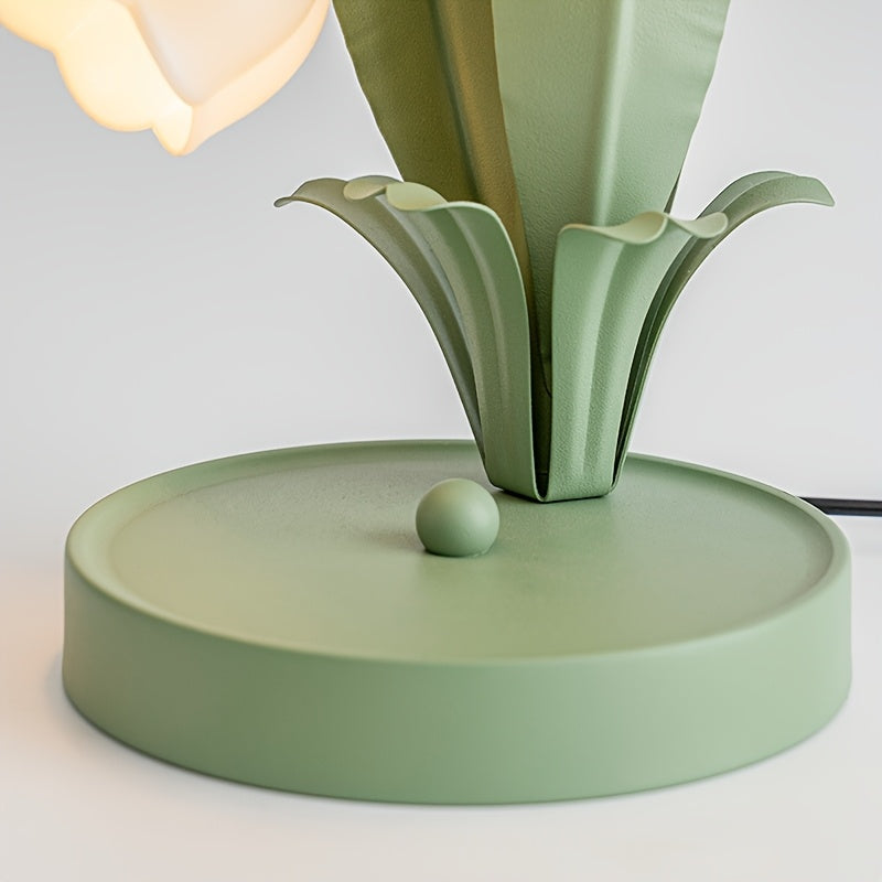 Floral Table Lamp with Tulip Shades and USB Power