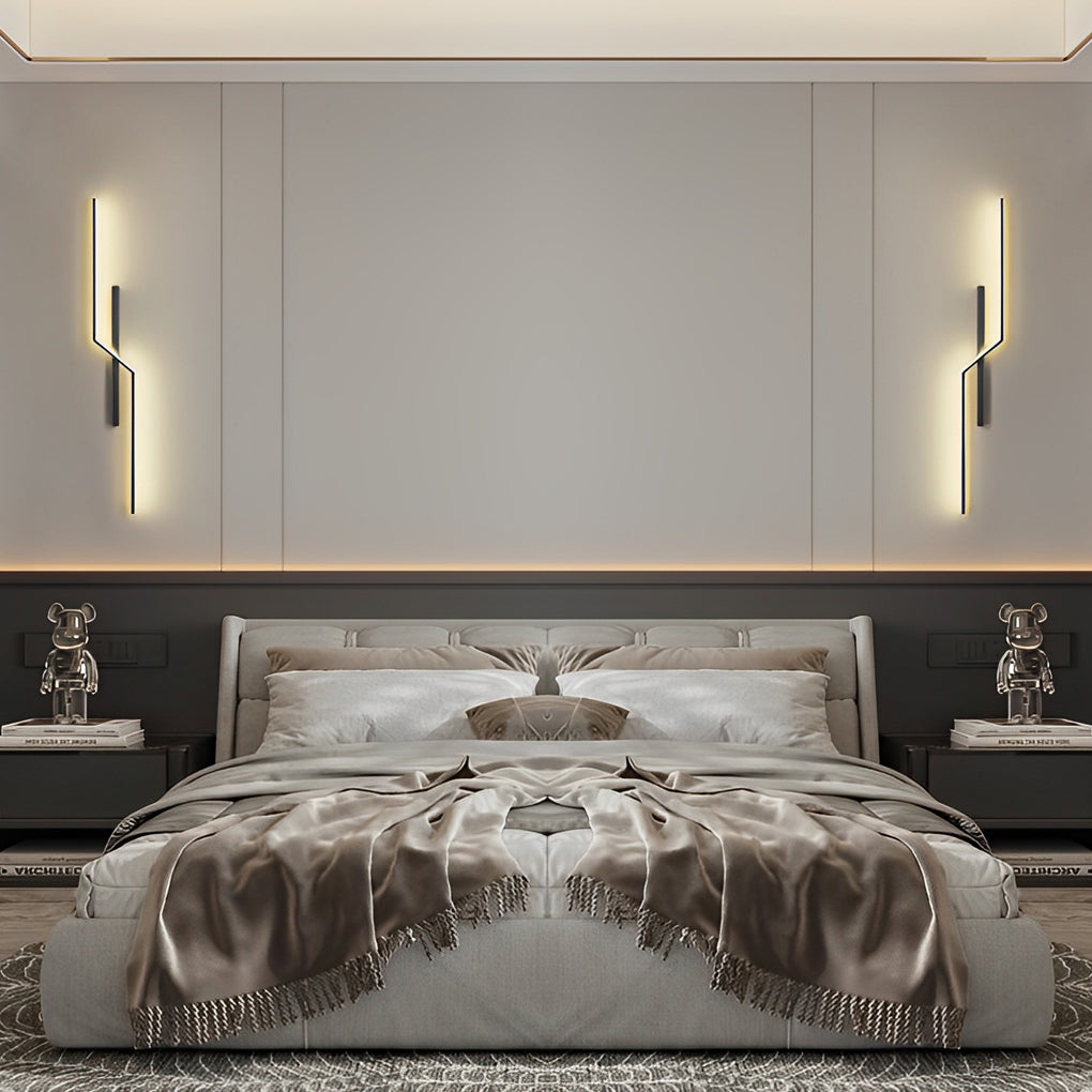 Modern Minimalist LED Wall Lamp in Black and Gold