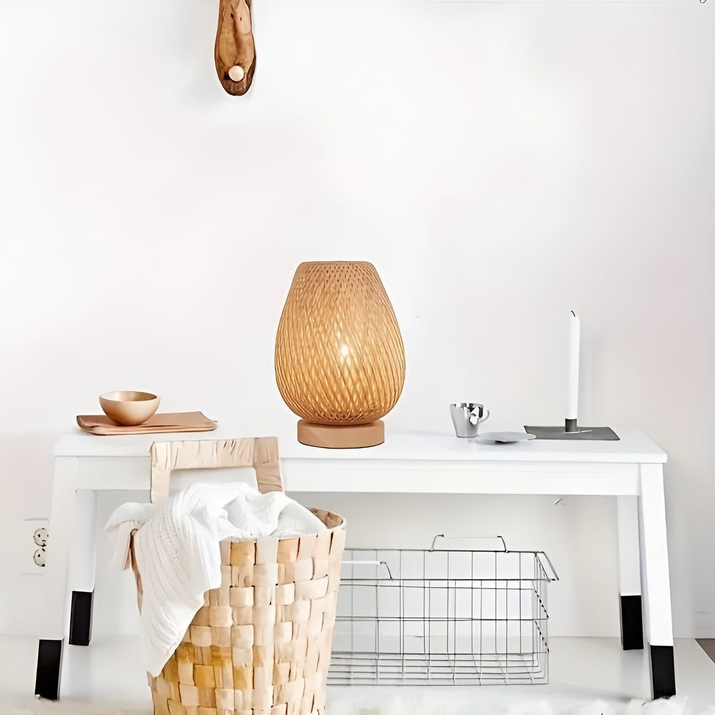 Bamboo Table Lamp with USB Power Supply – Energy-Efficient and Sustainable Design