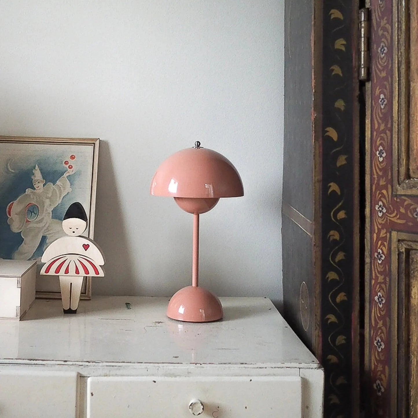 Wireless Rechargeable Retro Flower Table Lamp