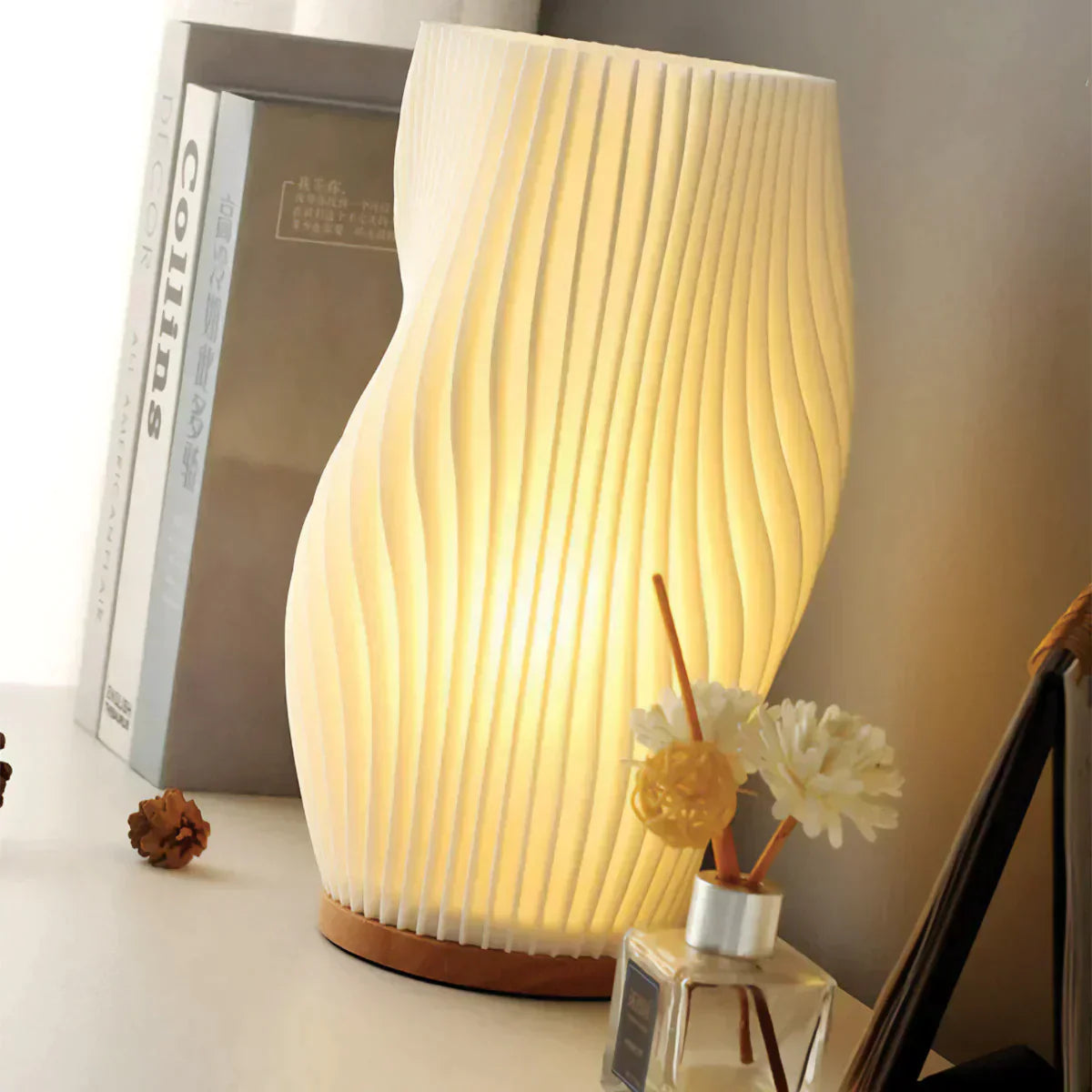 Dimmable USB Table Lamp with Elegant Wave Design