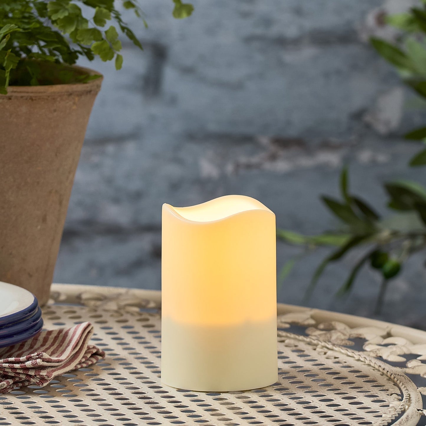 Solar-Powered Outdoor Candle Set - 3 Sizes