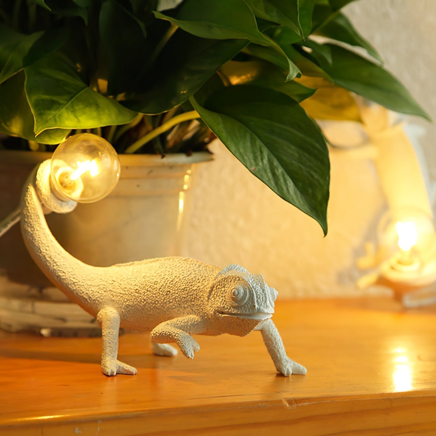 Chameleon Accent Resin Table Lamp with Soft Illumination
