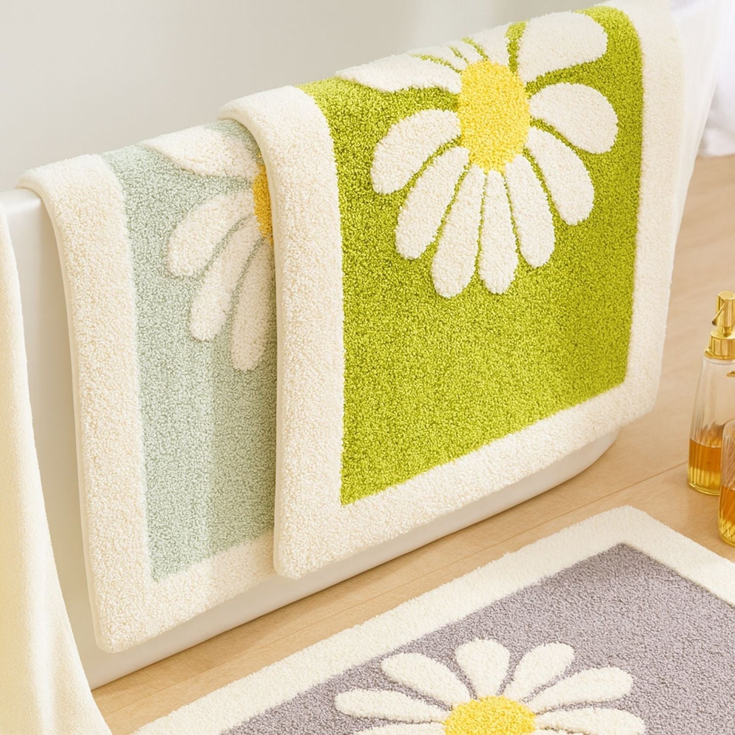 Plush Daisy Floral Bath Mat with Non-Slip Backing