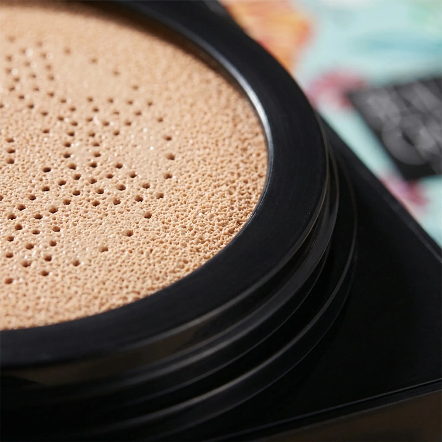 CC Cream with Sponge Applicator for All Skin Types - Moisturizing Coverage, 18-Hour Wear