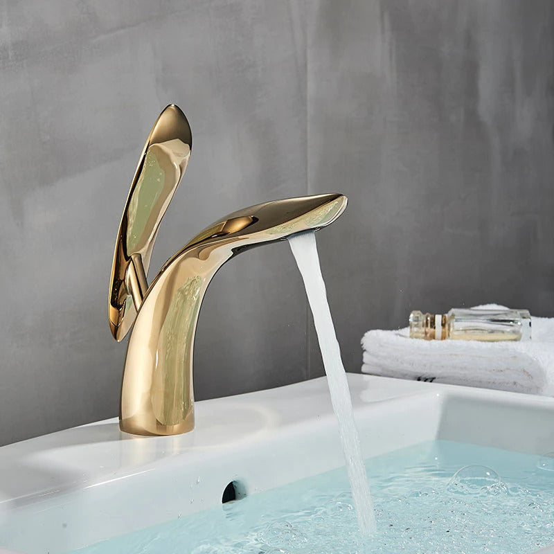 Contemporary Brass Bathroom Faucet with Elegant Handle