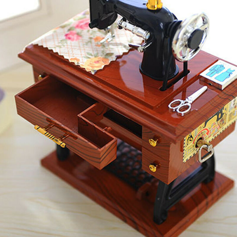 Mini Retro Sewing Machine Decoration