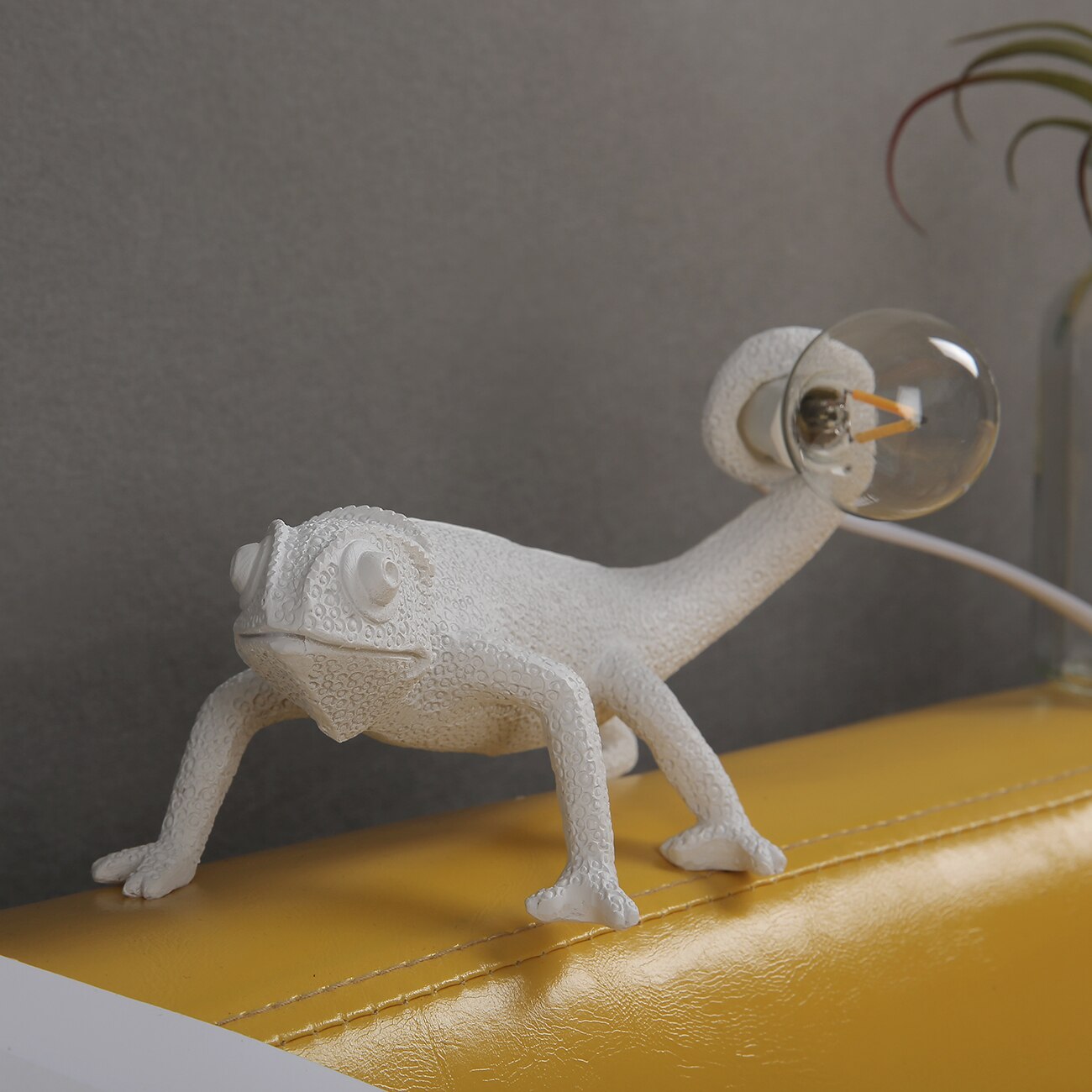 Resin Lizard Table Lamp with LED Light