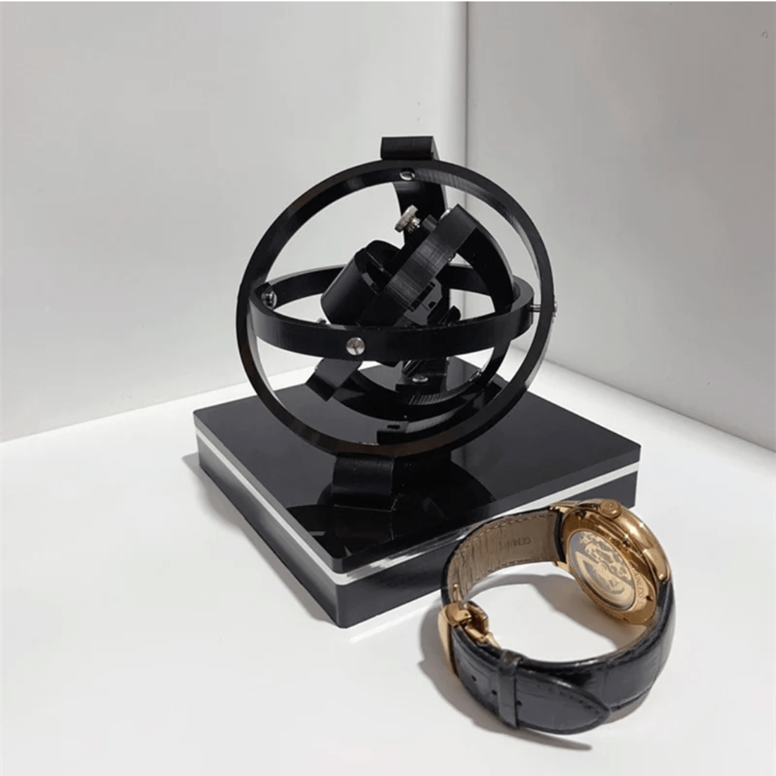 Silent Automatic Watch Winder with Luxurious Wooden Design