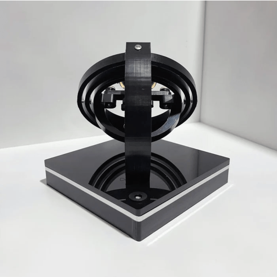 Silent Automatic Watch Winder with Luxurious Wooden Design