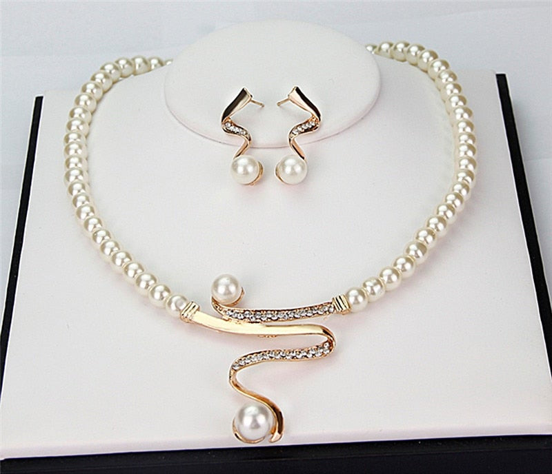 Luciya - Elegant Twist Pearl Necklace