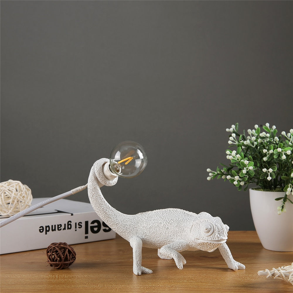 Resin Monitor Lizard Table Lamp - Contemporary Animal Design