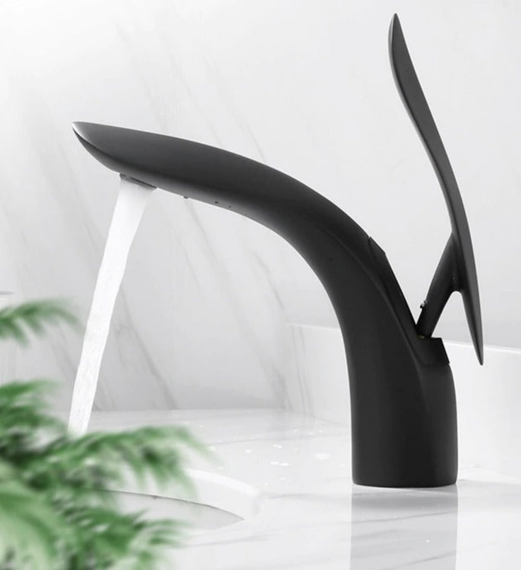 Contemporary Brass Bathroom Faucet with Elegant Handle