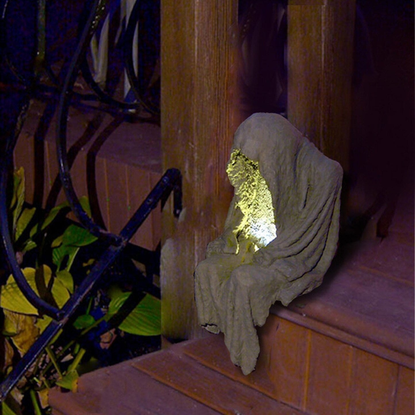 Resin Garden Courtyard Decoration - Elegant Outdoor Accent