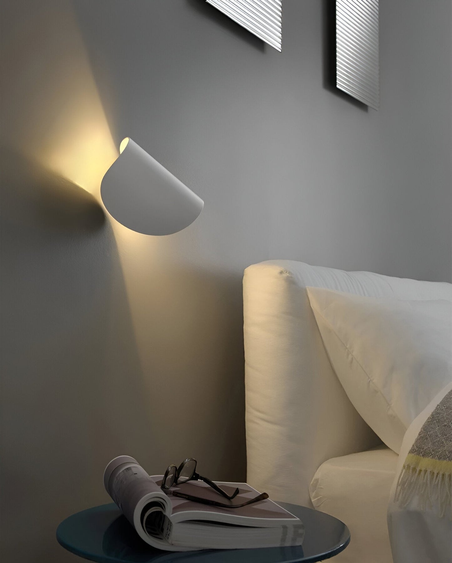 Rotatable Metal Wall Lamp with Adjustable Chain and Dimmable Light