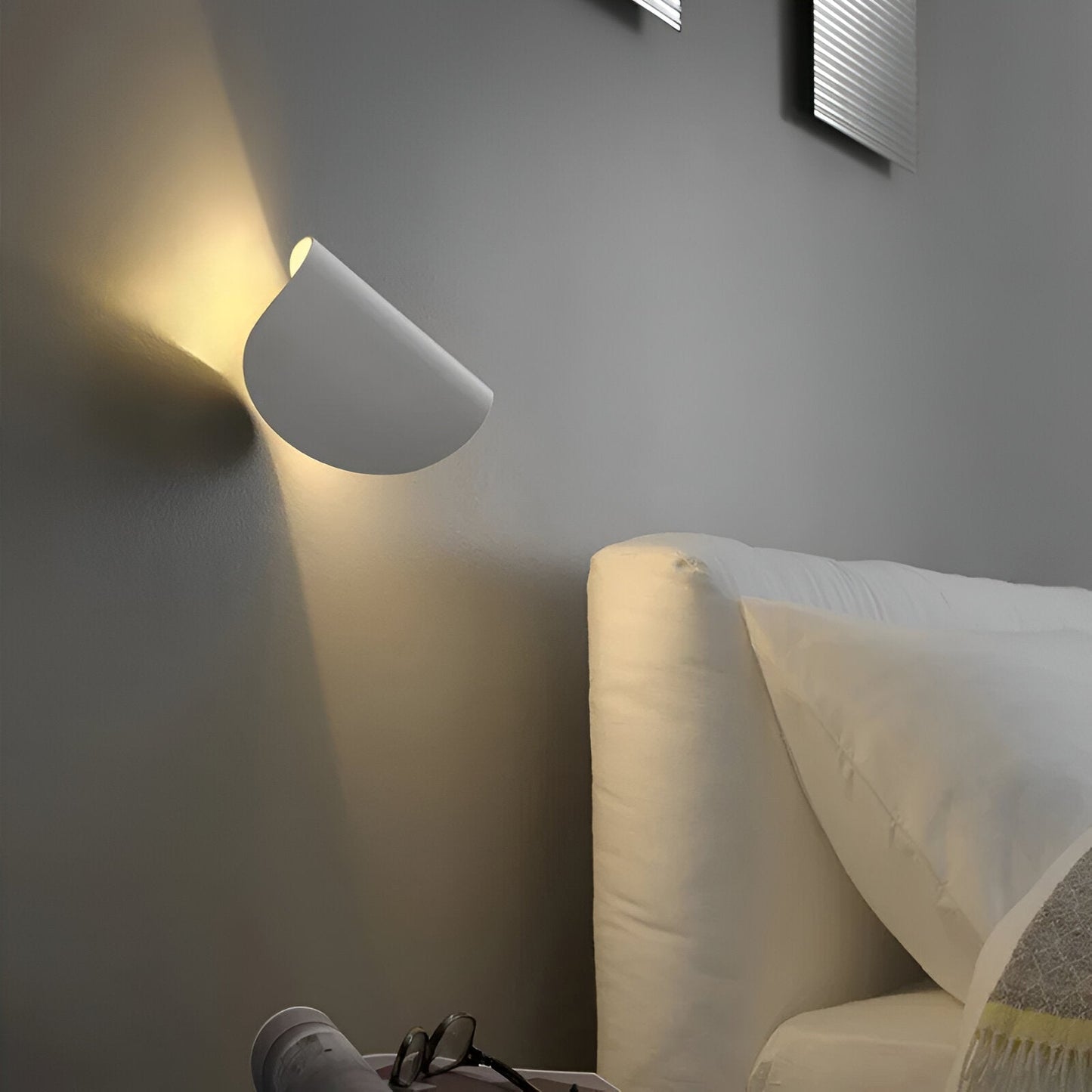 Rotatable Curved Metal Wall Light with Warm White LED