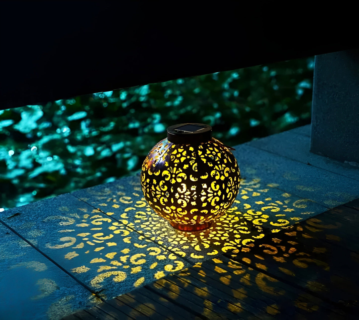 Vintage Solar-Powered Outdoor Light - Waterproof Garden Lantern