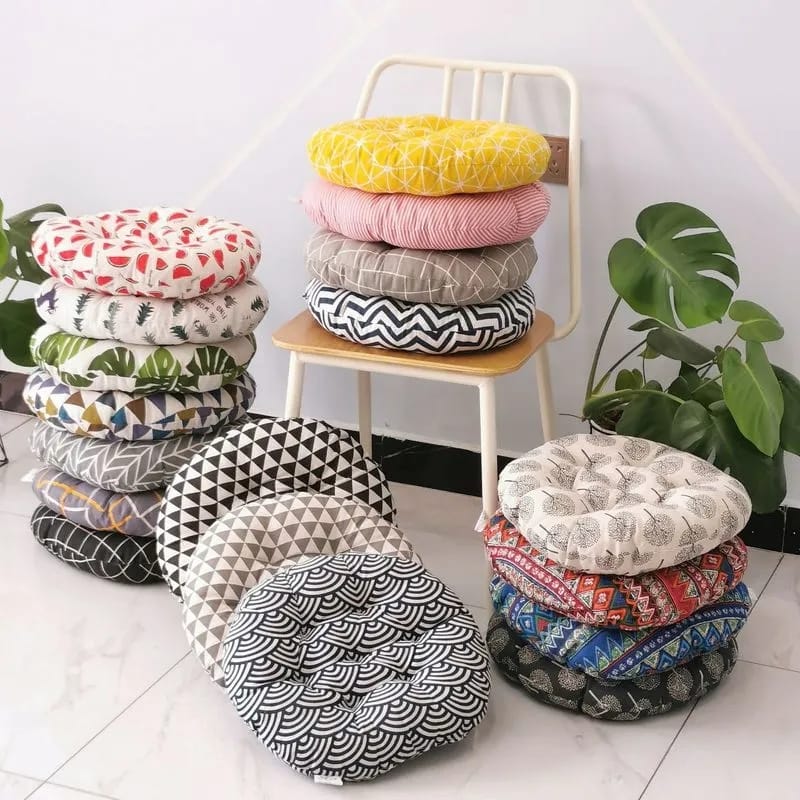 Accent Chair with Fashionable Cushions
