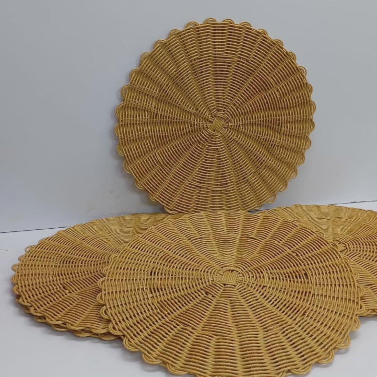 Round Rattan Thermal Insulating Table Mats Set